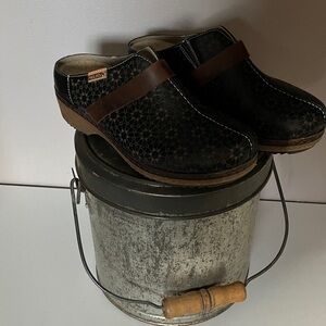 PIKOLINOS Black and Brown Mules